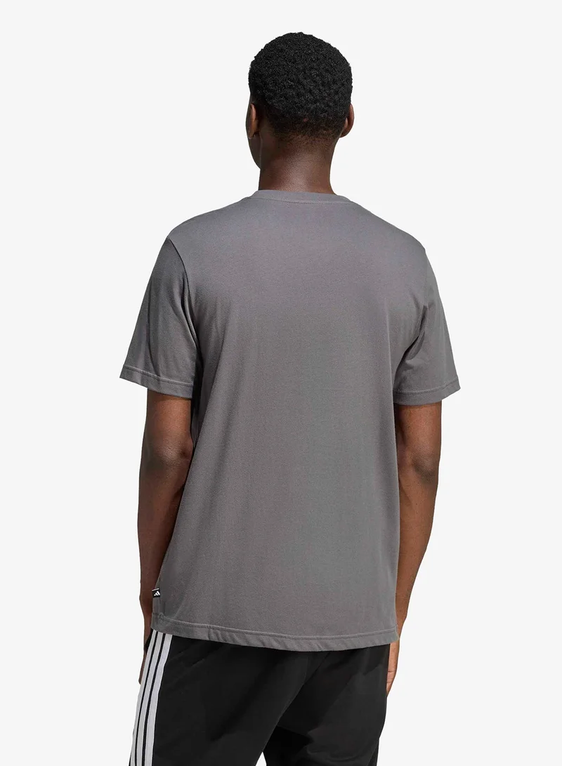 اديداس تيشيرت بطبعة مستكشف مموه